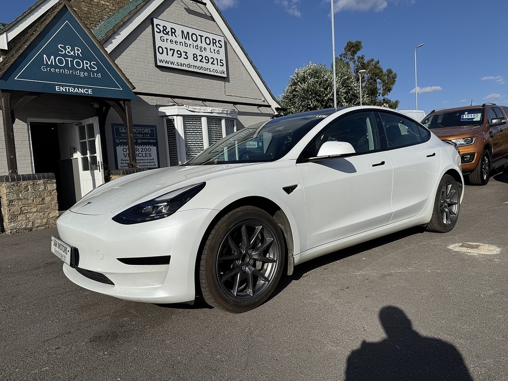 Tesla Model 3 Saloon GJ23XDF White #2