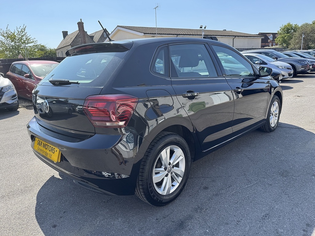 Volkswagen Polo Tsi Se Black #4