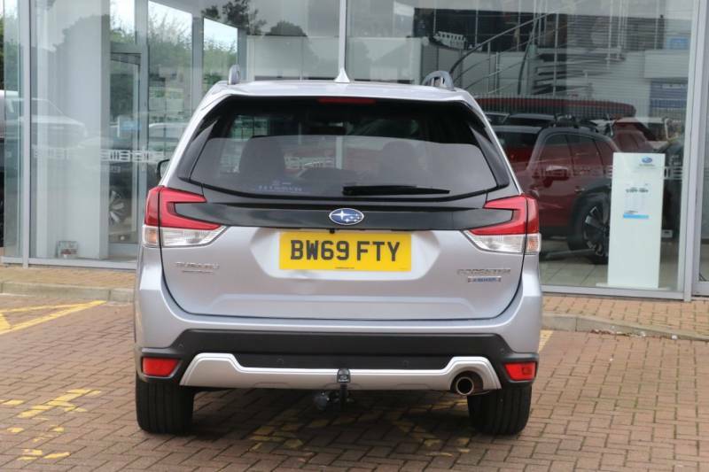 Subaru Forester 2.0I E-boxer Xe Premium Lineartronic Silver #4