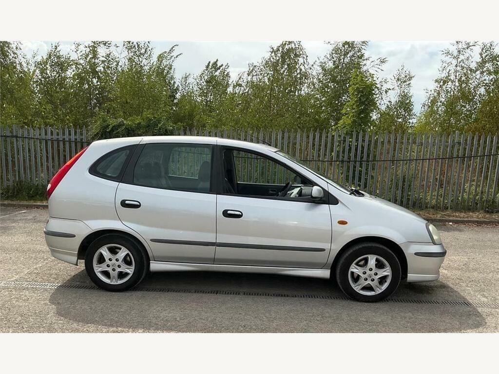 Nissan Almera Tino 1.8 Se Silver #6
