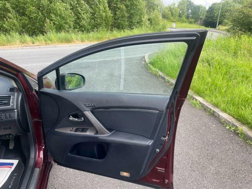Toyota Avensis Red #9