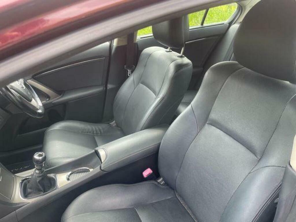 Toyota Avensis Red #23