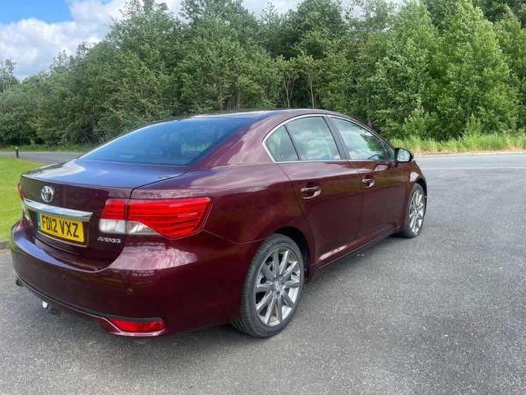 Toyota Avensis Red #7