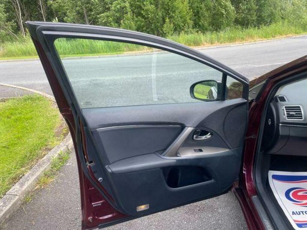Toyota Avensis Red #21