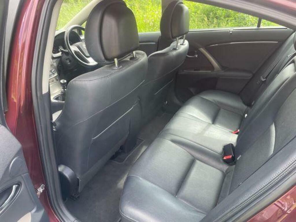 Toyota Avensis Red #25