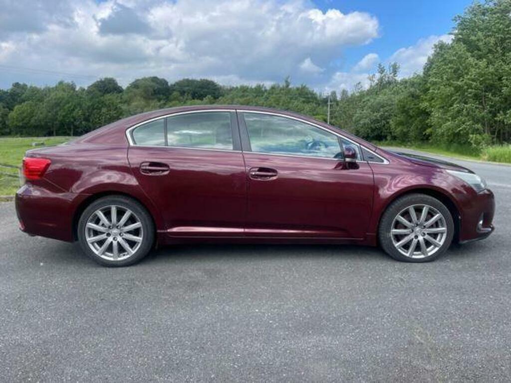 Toyota Avensis Red #8
