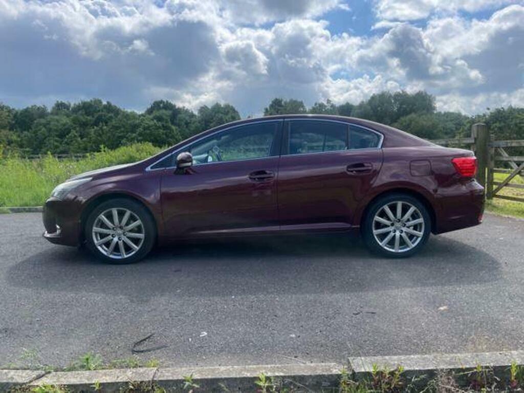 Toyota Avensis 2.2 D-4d T Spirit Euro 5 Red #4