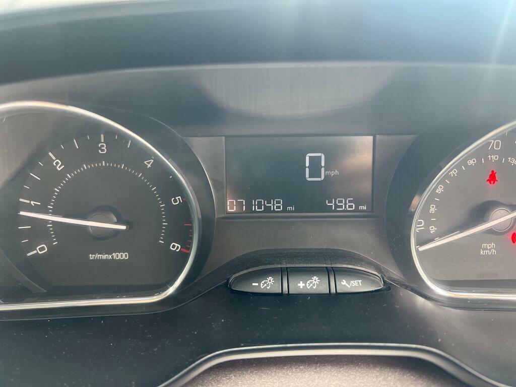 Peugeot 2008 1.6 Bluehdi 100 Allure Grey #14