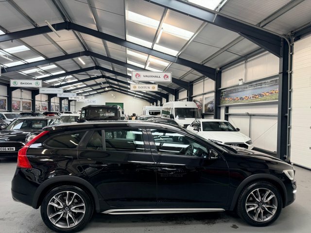 Volvo V60 Cross Country D4 Lux Nav Winter Pack Front And Rear White #13