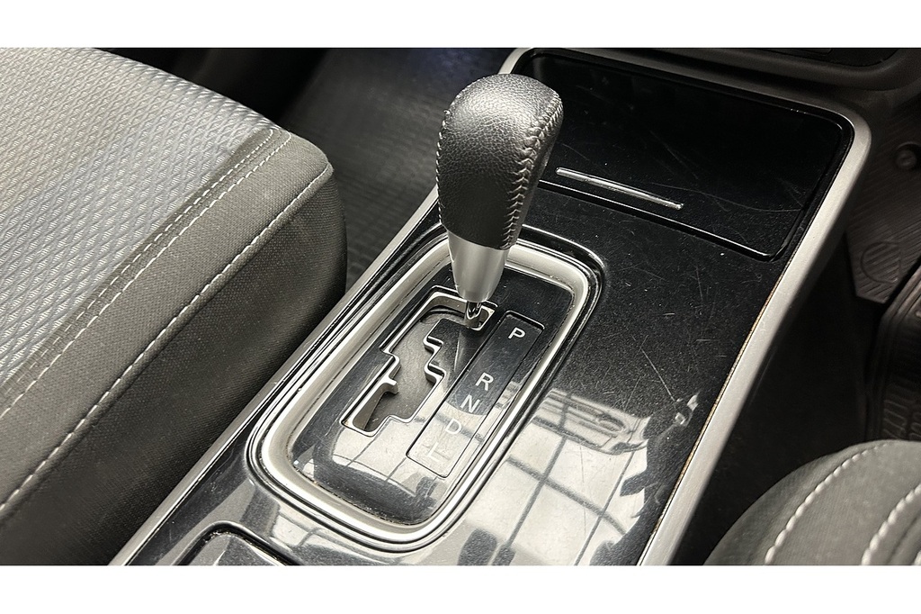 Mitsubishi Outlander Outlander 4 Cvt White #38