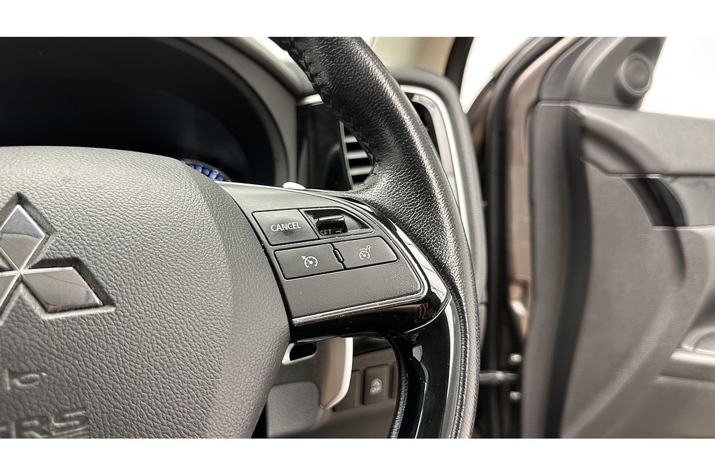 Mitsubishi Outlander Outlander 4 Cvt White #31