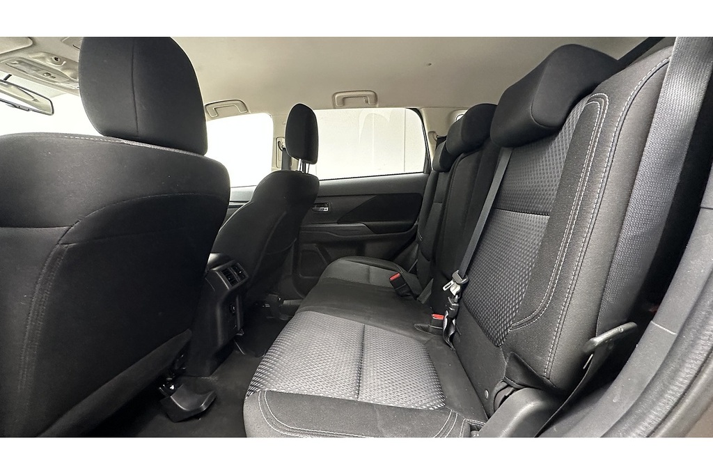 Mitsubishi Outlander Outlander 4 Cvt White #17