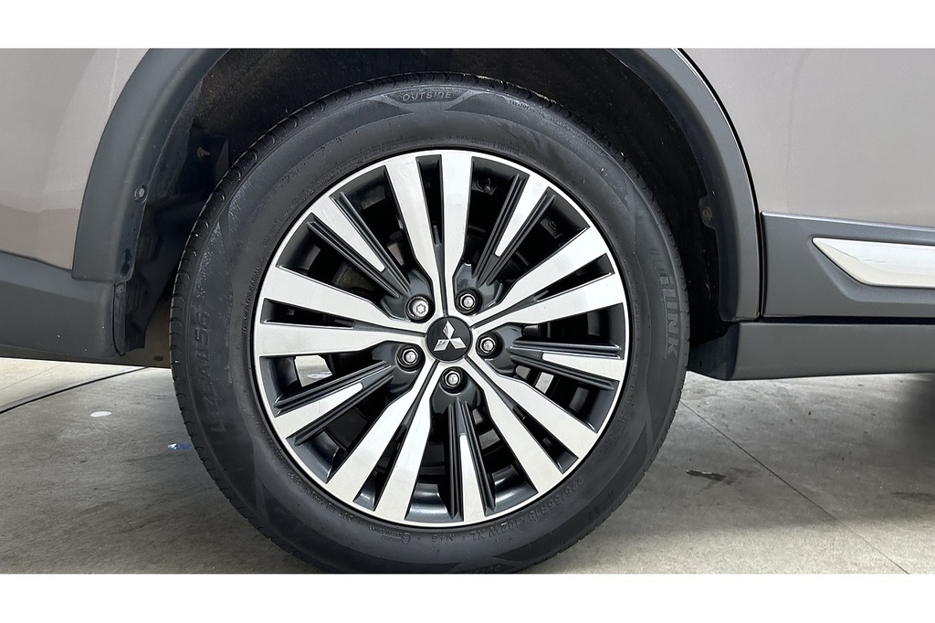 Mitsubishi Outlander Outlander 4 Cvt White #13
