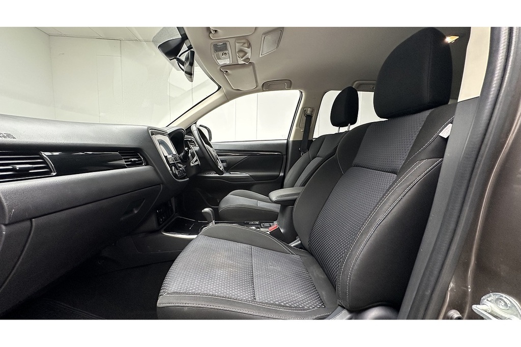 Mitsubishi Outlander Outlander 4 Cvt White #15