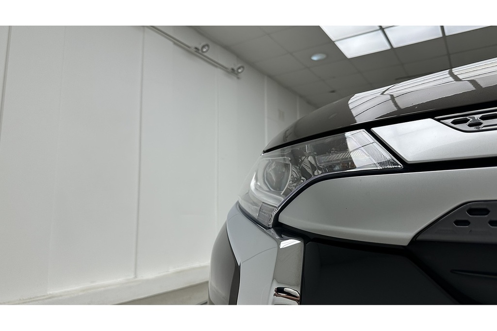 Mitsubishi Outlander Outlander 4 Cvt White #14