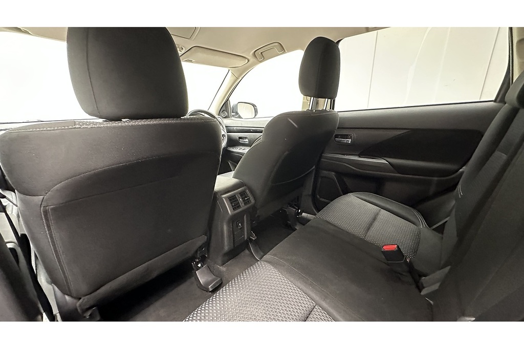 Mitsubishi Outlander Outlander 4 Cvt White #18