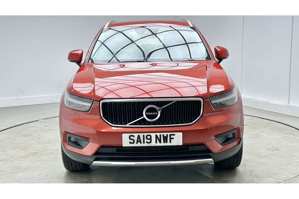 Volvo XC40 T3 Momentum Pro Red #3