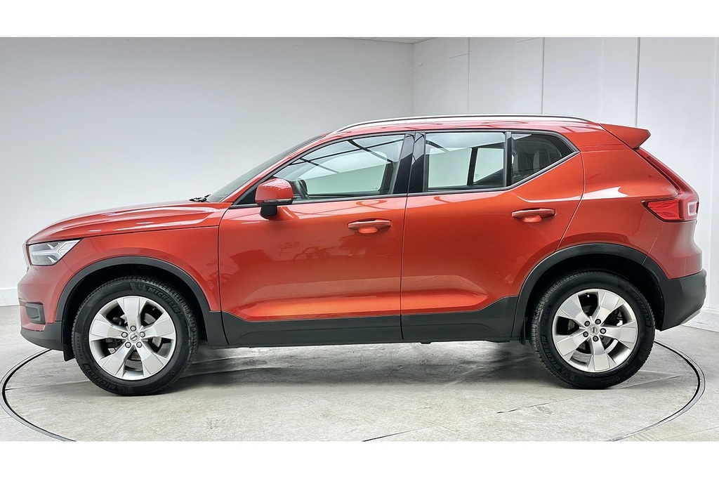 Volvo XC40 T3 Momentum Pro Red #6