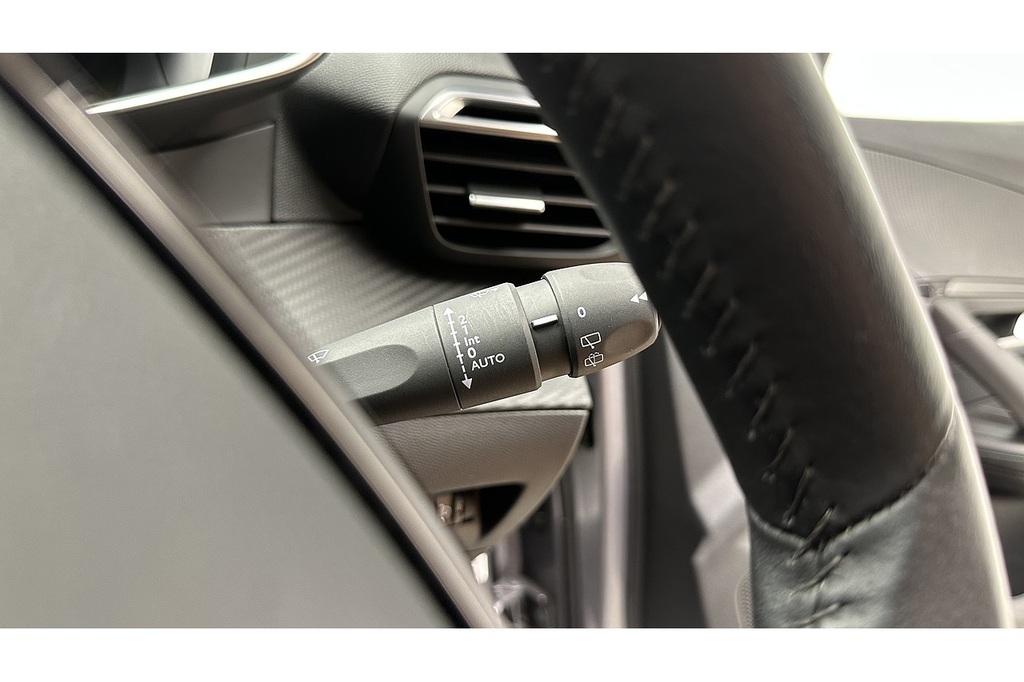 Peugeot e-2008 50Kwh Allure Premium Suv 136 Ps Grey #30