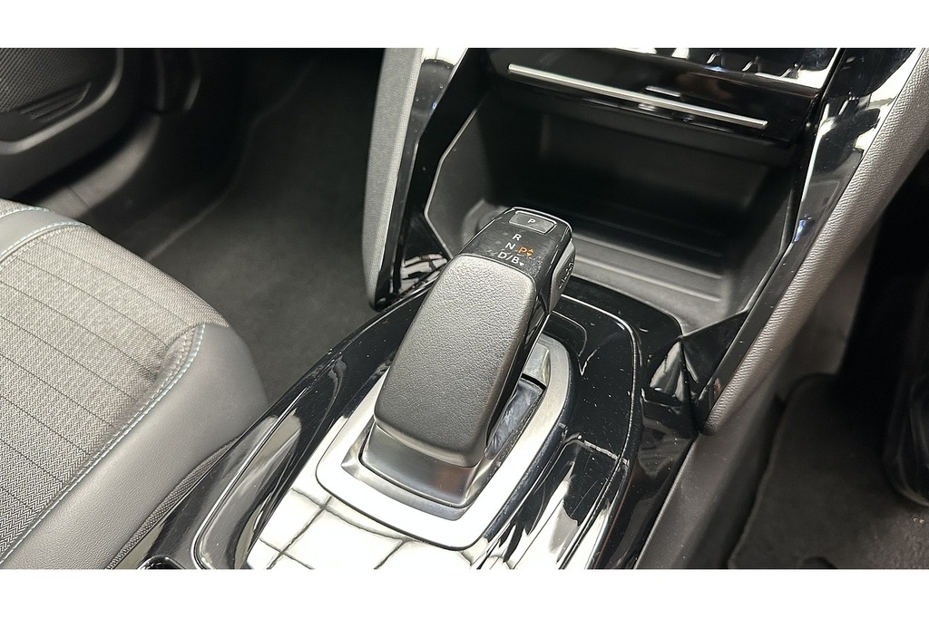 Peugeot e-2008 50Kwh Allure Premium Suv 136 Ps Grey #41