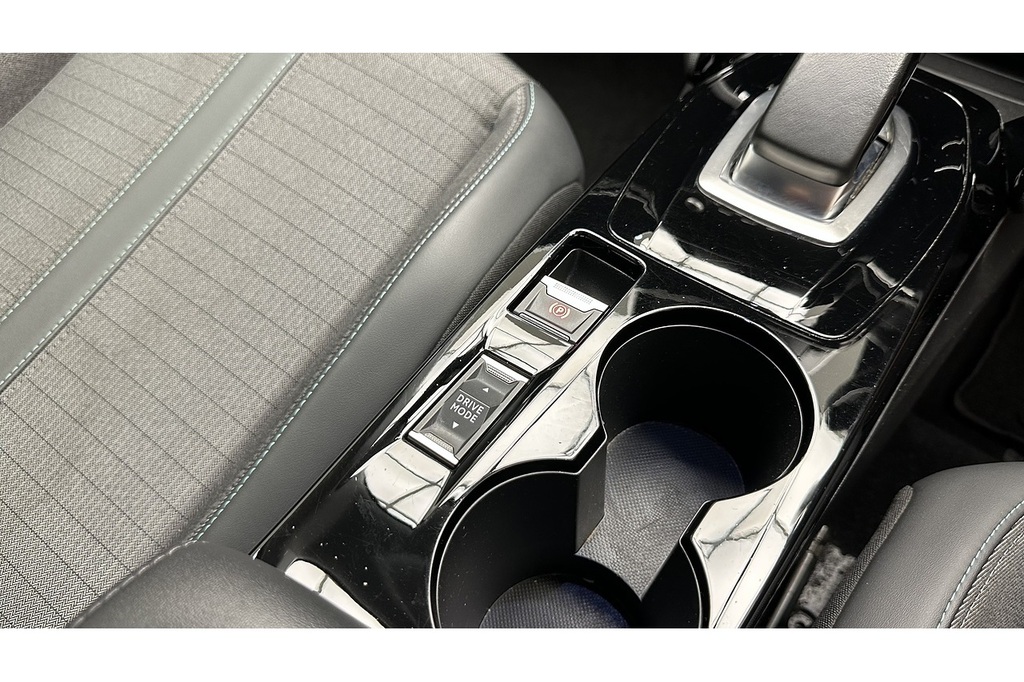 Peugeot e-2008 50Kwh Allure Premium Suv 136 Ps Grey #42