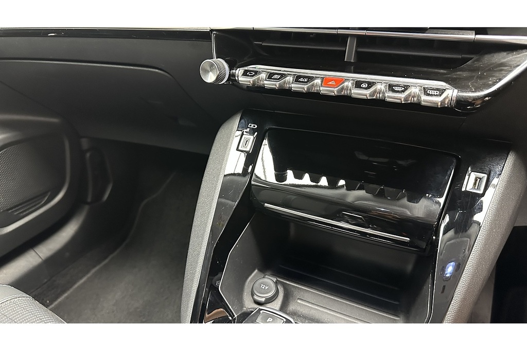 Peugeot e-2008 50Kwh Allure Premium Suv 136 Ps Grey #40