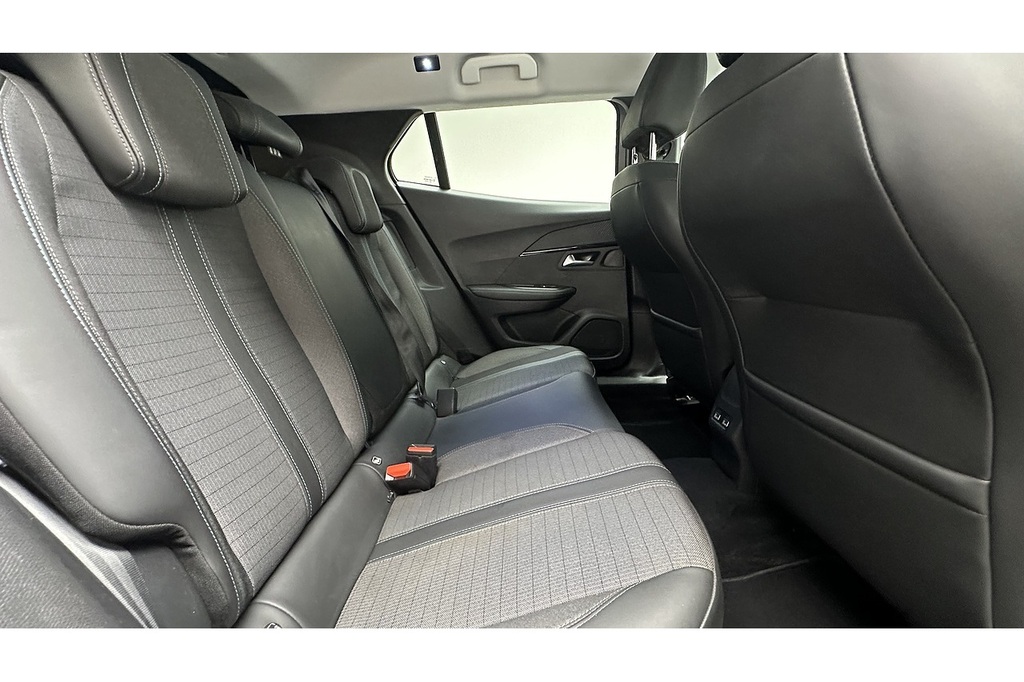 Peugeot e-2008 50Kwh Allure Premium Suv 136 Ps Grey #21