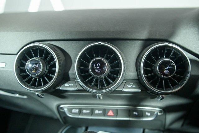 Audi TT Roadster Black Edition 40 Tfsi 197 Ps S Tronic Grey #17
