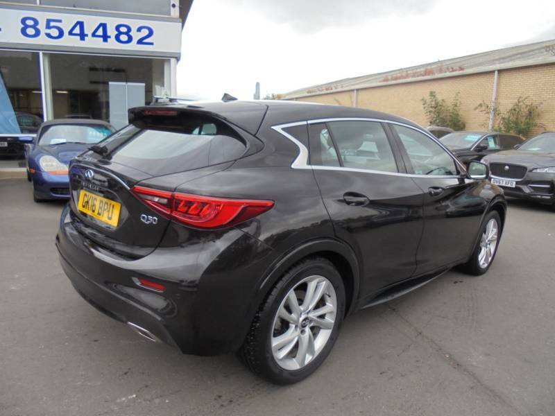 Infiniti Q30 1.5D Premium Dct - 2016 16 Black #3