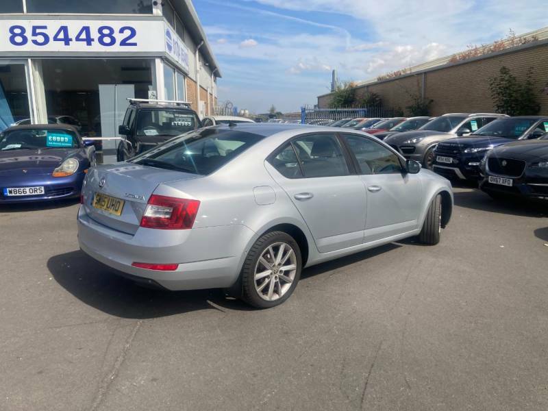Skoda Octavia 1.6 Tdi Cr Elegance Silver #6