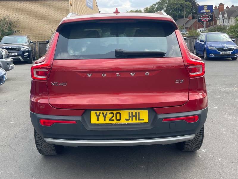 Volvo XC40 2.0 D3 Momentum Red #5