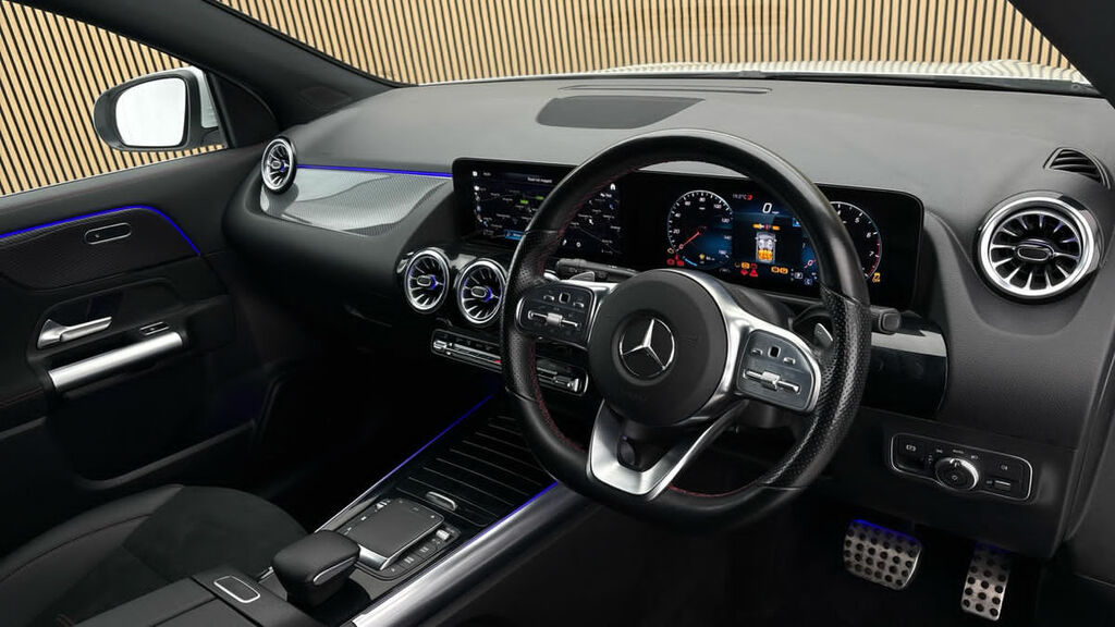 Mercedes-Benz GLA Class 1.3 Gla200 Amg Line Premium Suv 7G-dc KP23ZPX White #5