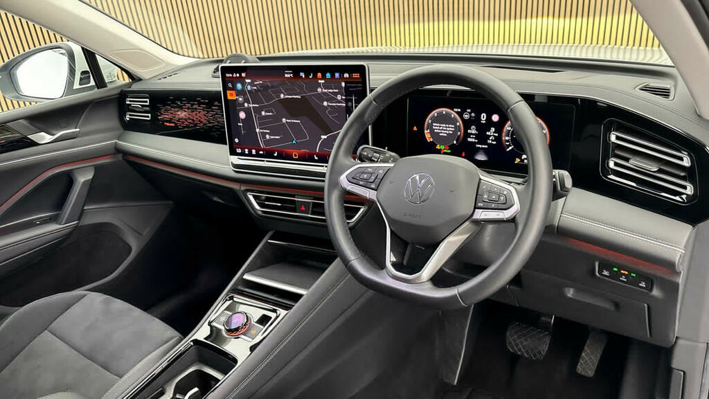 Volkswagen Tiguan 1.5 Etsi Mhev Elegance Launch Edition Suv Petr White #5