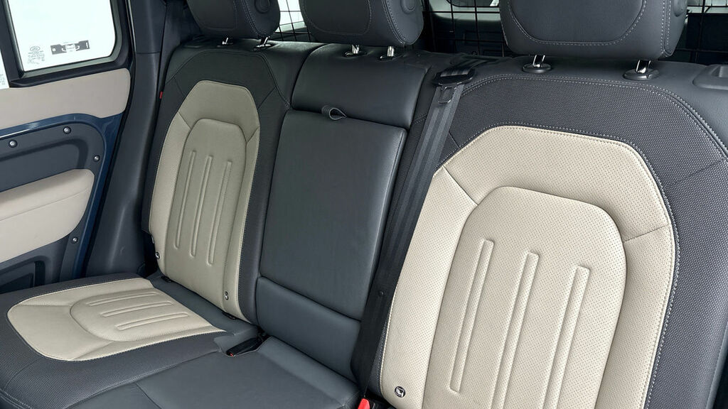 Land Rover Defender 110 3.0 D250 X-dynamic Se 110 7 Seat Grey #7