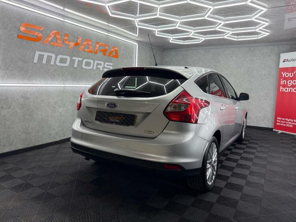 Ford Focus Estate 1.0T Ecoboost Titanium Euro 5 Ss 20 Black #15