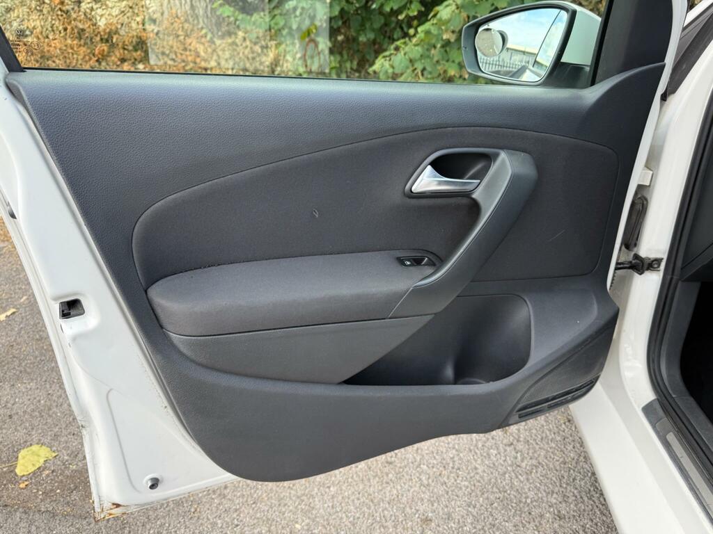 Volkswagen Polo 1.4L Sel Black #38