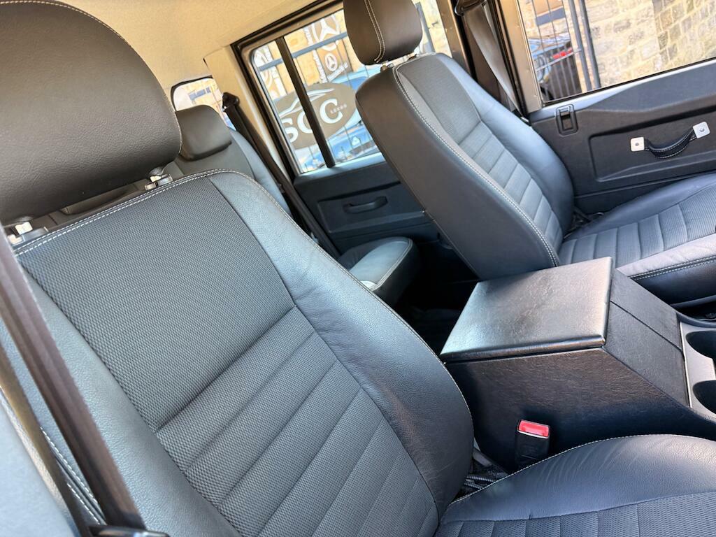 Land Rover Defender 110 Spectre Edition 110 Td Dc 2.4 Green #25