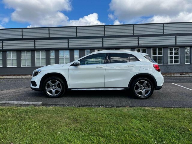 Mercedes-Benz GLA Class Gla 200 D Amg White #2