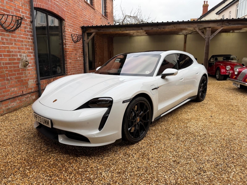 Porsche Taycan Performance Plus 93.4Kwh Turbo Sport Turismo White