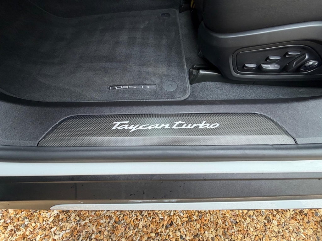 Porsche Taycan Taycan 4S 93Kwh Black #11