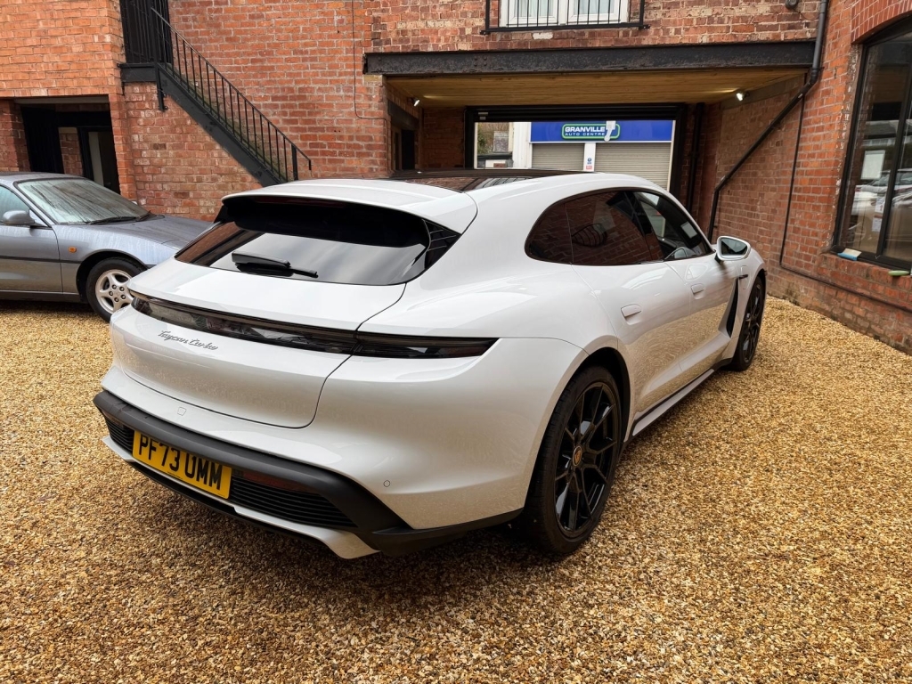 Porsche Taycan Performance Plus 93.4Kwh Turbo Sport Turismo White #4