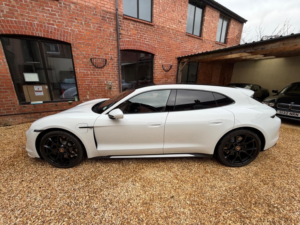 Porsche Taycan Performance Plus 93.4Kwh Turbo Sport Turismo White #3