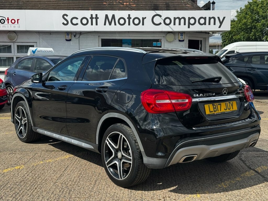 Mercedes-Benz GLA Class 2.1L Amg Line Black #2