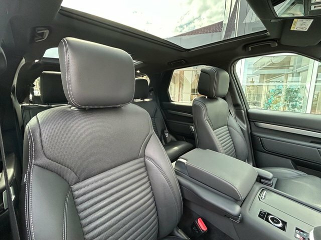 Land Rover Discovery 3 .0 D300 Mhev R-dynamic White #2