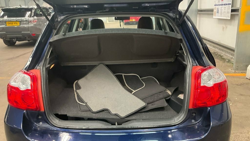 Toyota Auris 1.8L T Spirit Blue