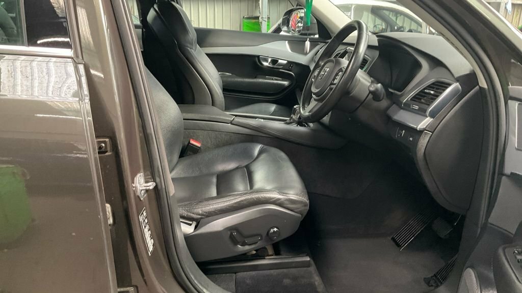 Volvo XC90 2L Momentum Pro Grey #4