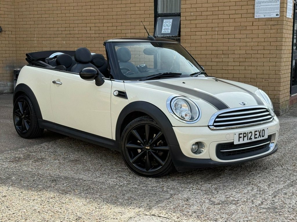 Mini Convertible 1.6L Cooper White