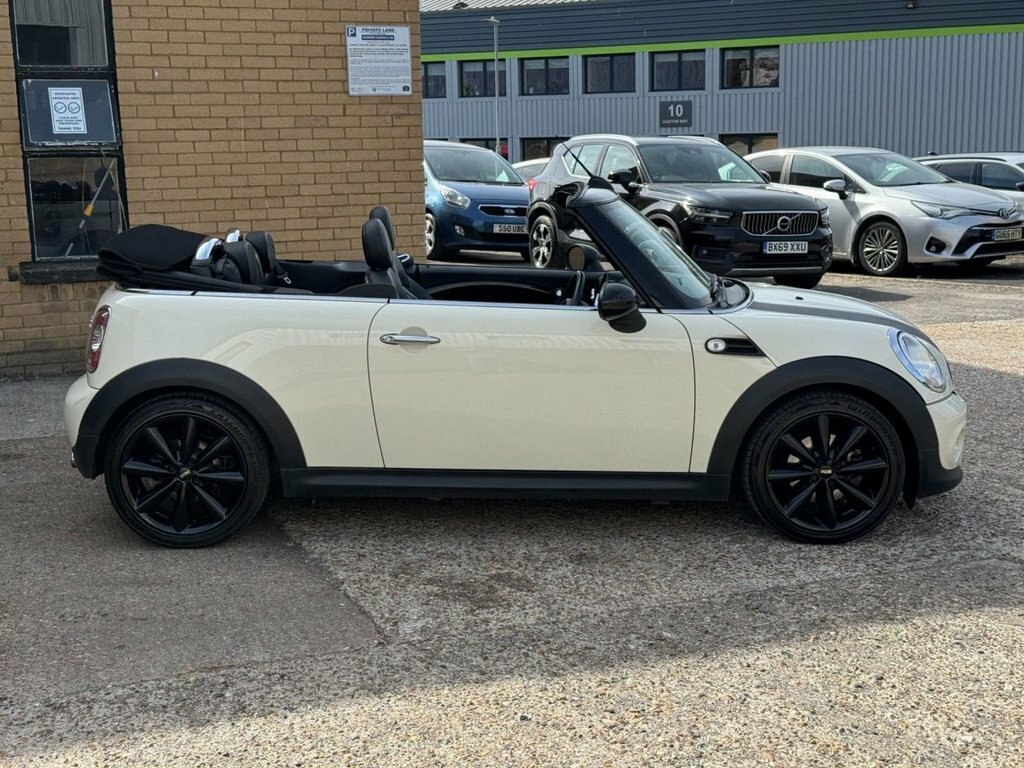 Mini Convertible 1.6L Cooper White #3