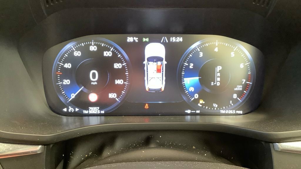 Volvo XC60 2L R-design Red #4