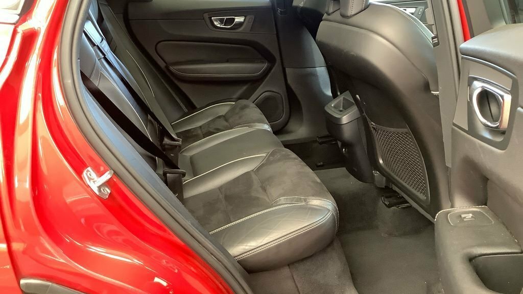 Volvo XC60 2L R-design Red #2